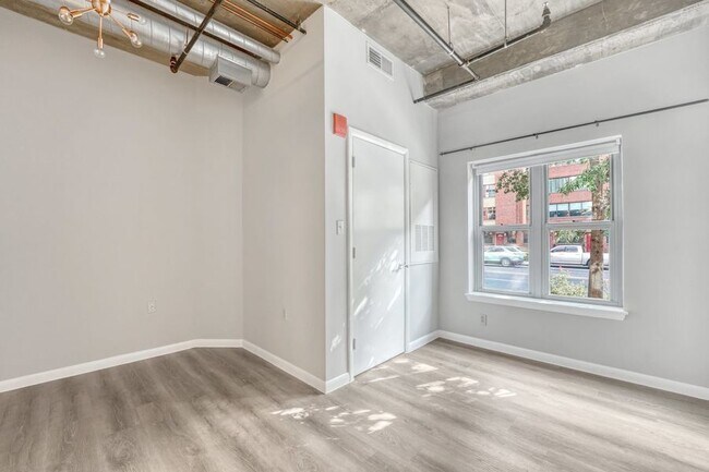 Photo - 1300 N St NW House