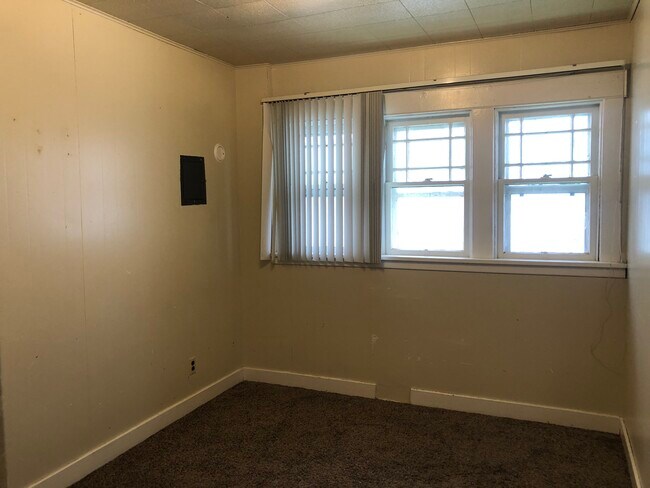 445 NE Kamiaken St Unit B