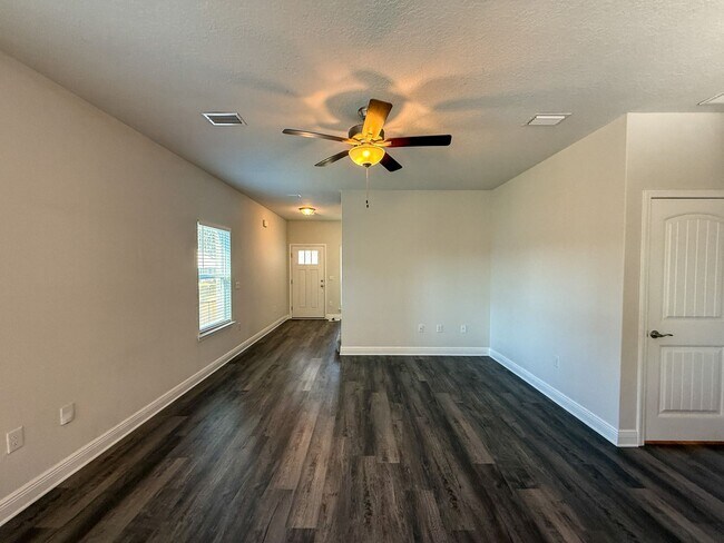 Photo - 4 Bedroom 2.5 Bath Home in Nautical Landing For Rent!