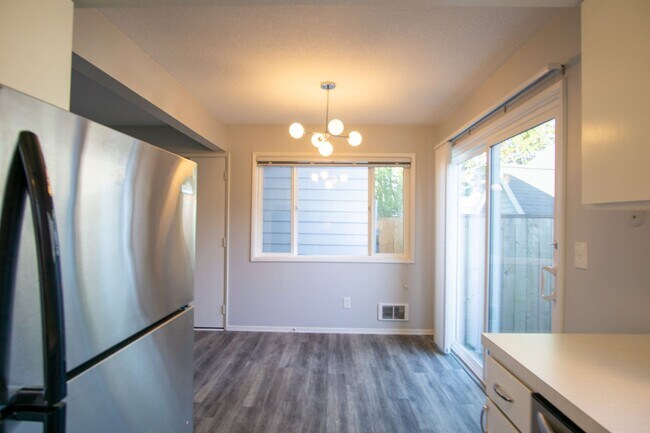 Photo - Off SE Belmont: Mid-Century 2Bdr w/Patio & Parking! Unit 1026