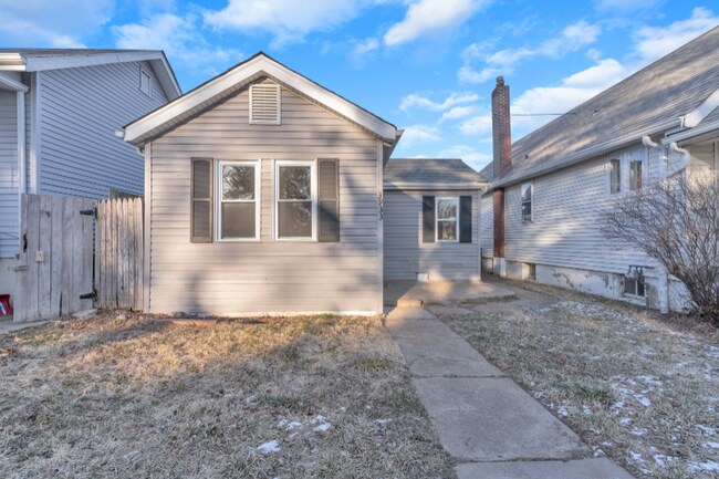 Photo - 3933 Walsh St