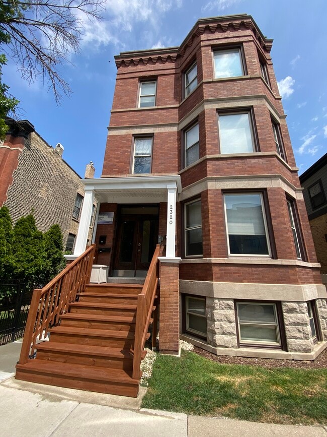 Building Photo - 2320 W Armitage Ave Unit Apt 2