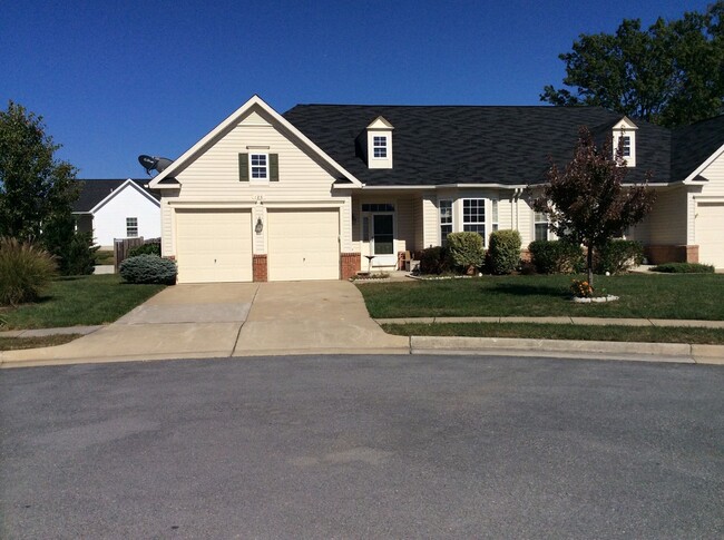 Building Photo - 126 Shumard Ct