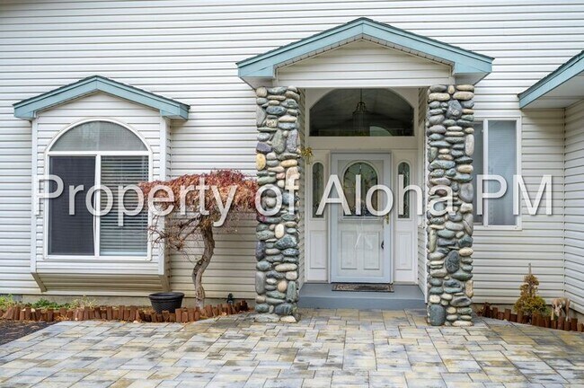 108 Lakeshore Dr