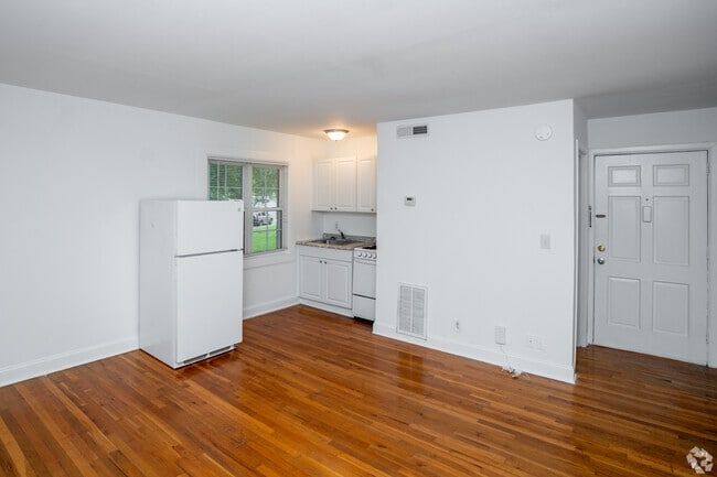 Studio-406SF - Poplar West Apartments