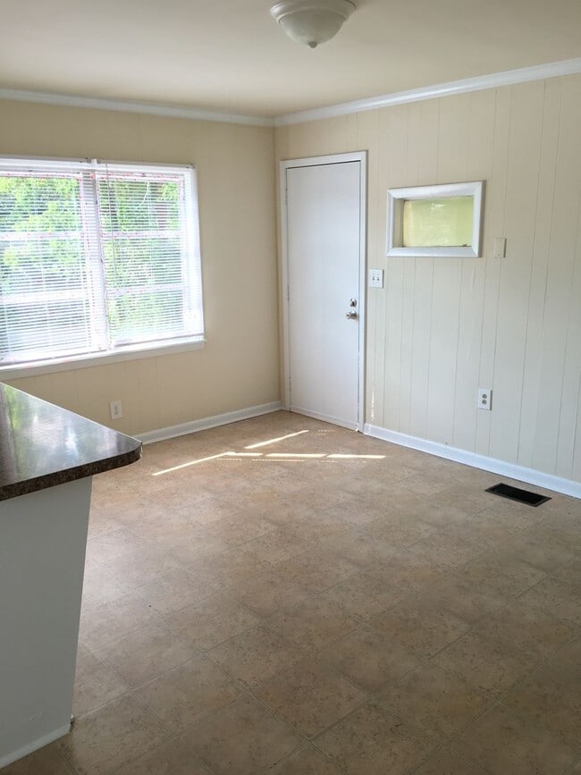 Photo - Three Bedroom Pre-Leasing- Carr St.