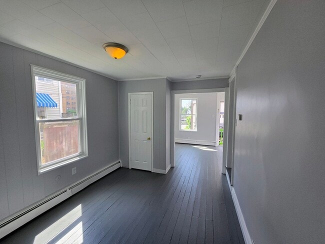 Photo - 1437 W Court St
