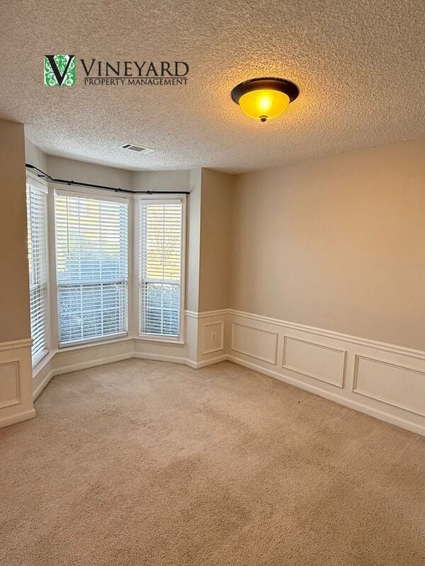 Photo - 593 Lullingstone Dr SE