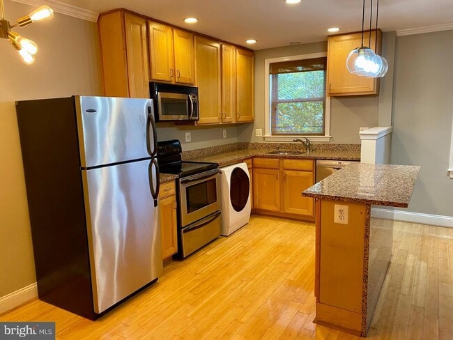 Building Photo - 33 Kennedy St NW Unit 302 Rental