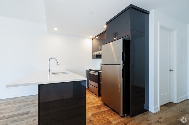 1BR, 1BA - 684SF - Kitchen - Habitation St-Laurent