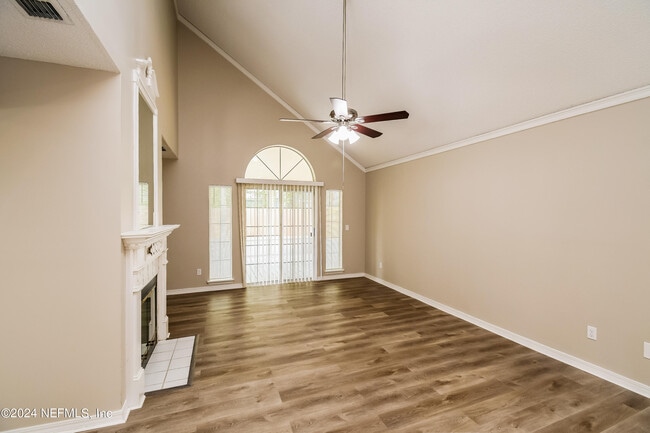 Photo - 8054 Loch Lomond Ln