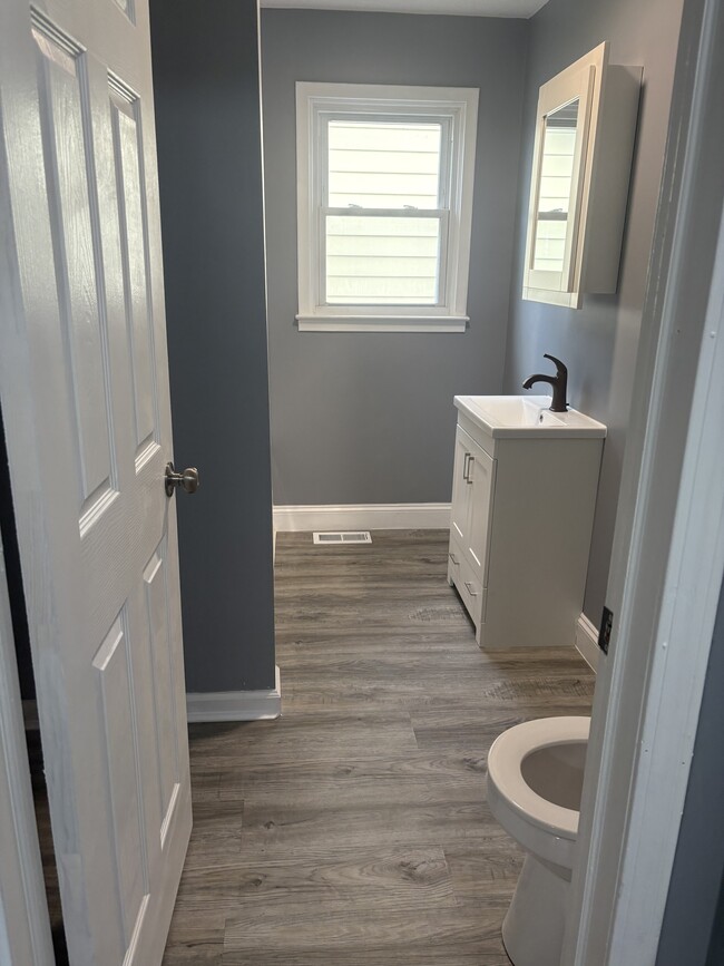 Photo - 5220 Western Rd