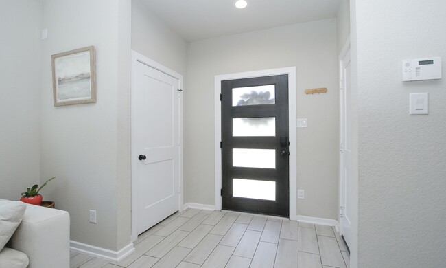 Building Photo - 320 Rise Ln