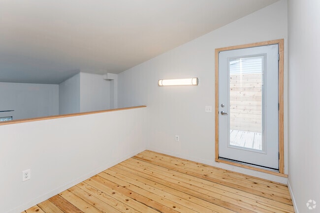 Studio Loft - 520 SF Brookdale SL6