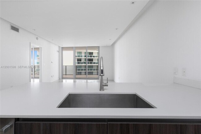 Photo - 488 NE 18th St Unidad 1807