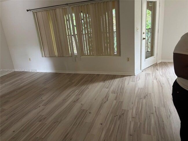 Photo - 2300 NW 33rd St Unit 909