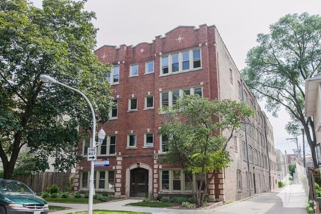 Building Photo - 3919 N Janssen Ave Unit #  01W Rental