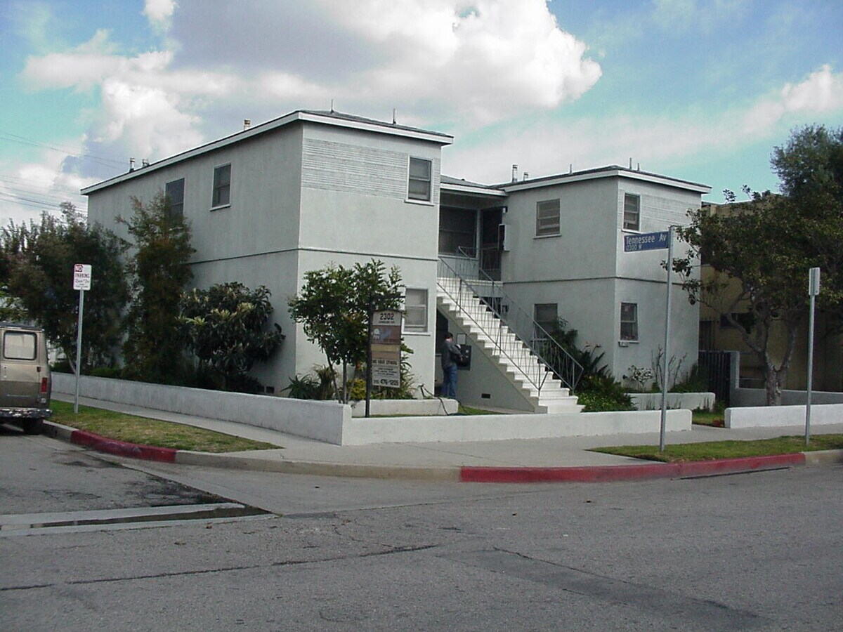 2302 Carmelina Avenue - 2302 S Carmelina Ave Apartments Unit 2