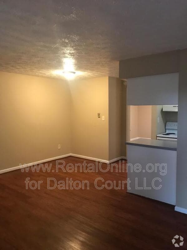 Building Photo - 1972 Cambridge Dr Unit 5 Rental