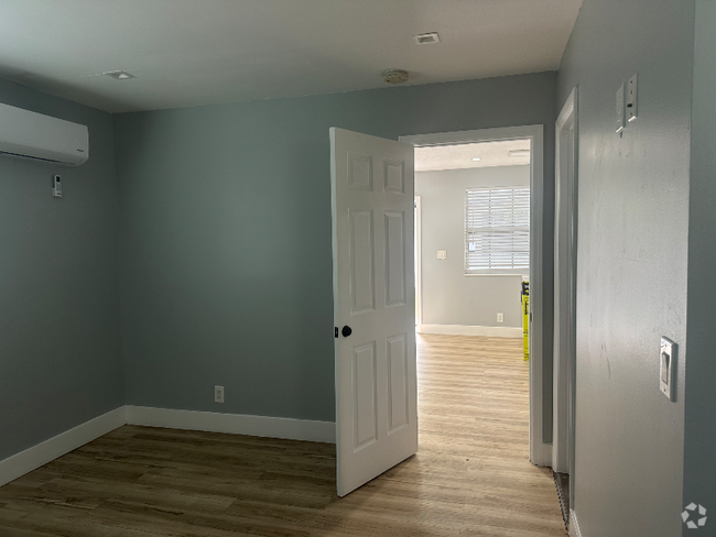 Building Photo - 804 Middle St Rental