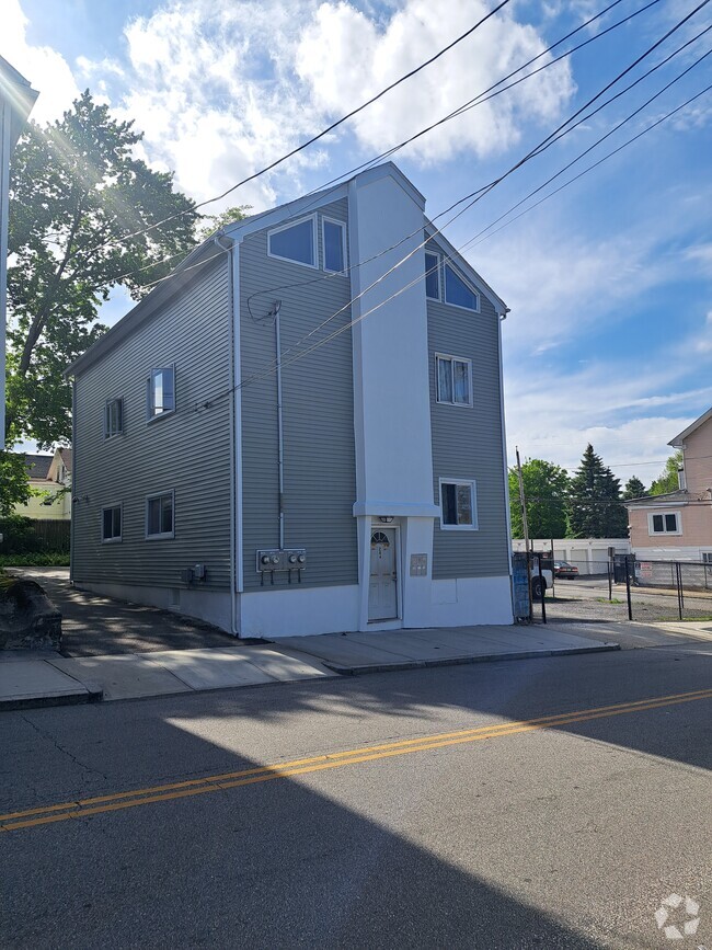 Building Photo - 284 Veazie St Unit 3 Rental