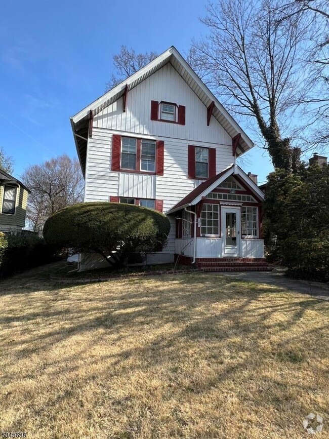 Building Photo - 105 E Palisade Ave Rental