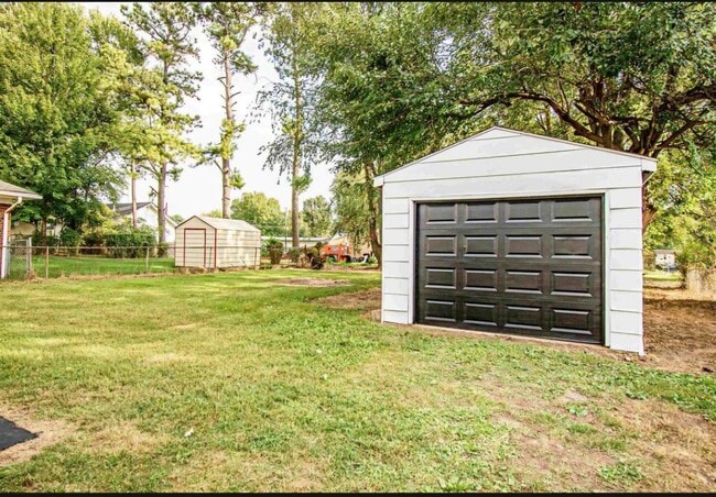 Photo - 2 bed 1 bath MOVE-IN READY & SO CUTE