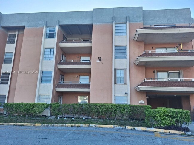 Building Photo - 17600 NW 68th Ave Unit B4009