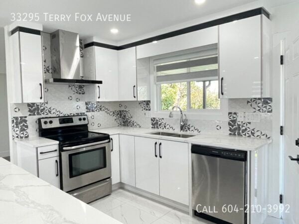 Photo - Gorgeous Renovated Home with 2 Kitchens!