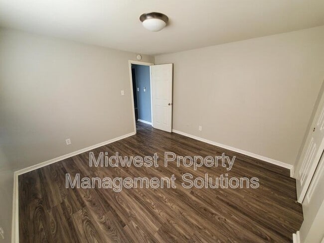 Photo - 1857 E 8th St