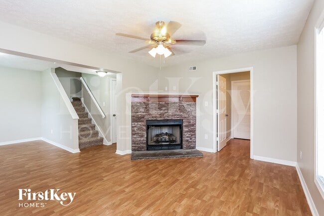 Photo - 1241 Clock St