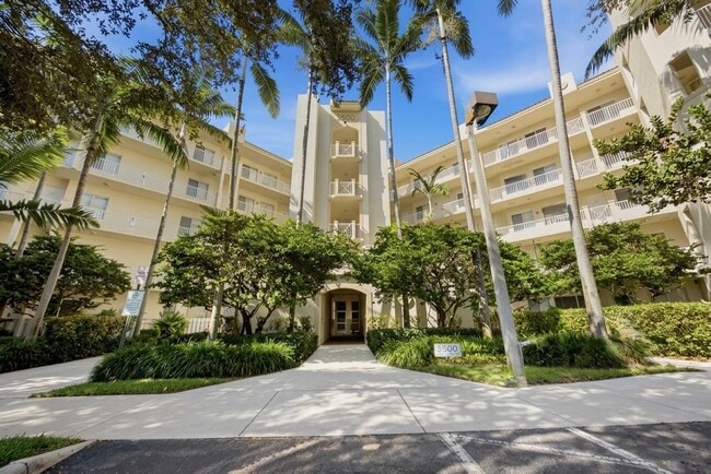 Building Photo - 3500 Oaks Clubhouse Dr Unit 510