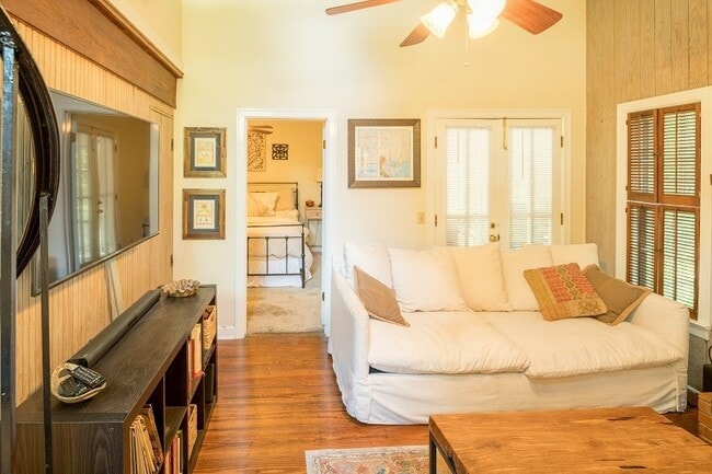 Photo - 107 Herbert St