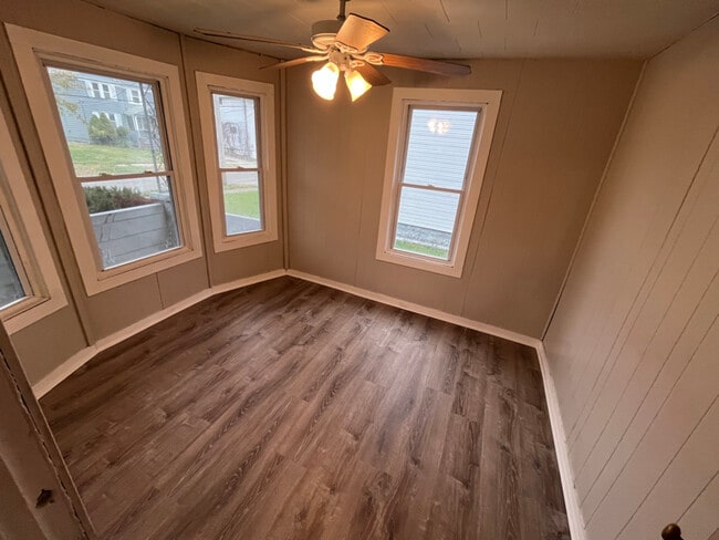 Photo - 7006 Worley Ave Unidad Down