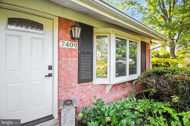 7409 Lake Dr