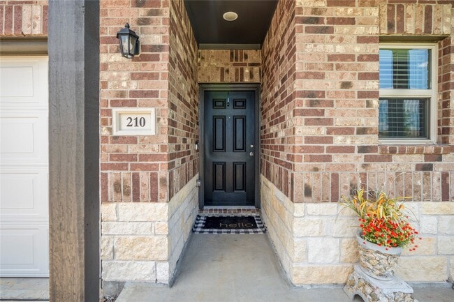 Photo - 210 Bellewood Mnr Dr