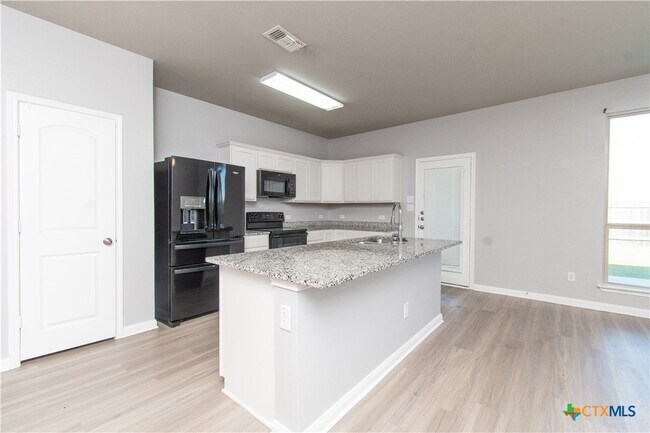 Photo - 3209 Shawlands Rd