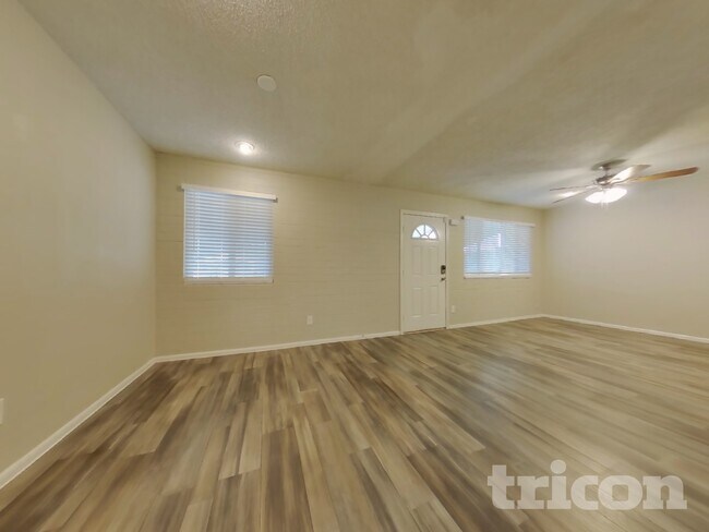 Photo - 4241 N 73rd Ln