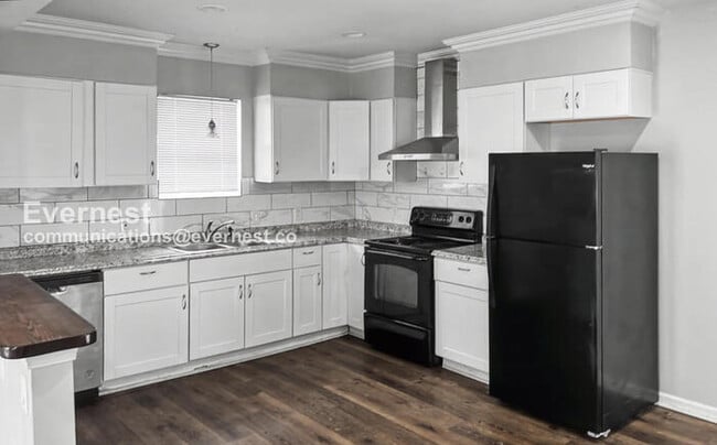 Photo - 1555 Myrtle Ave