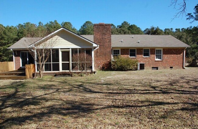 Photo - 104 Dorchester Ln