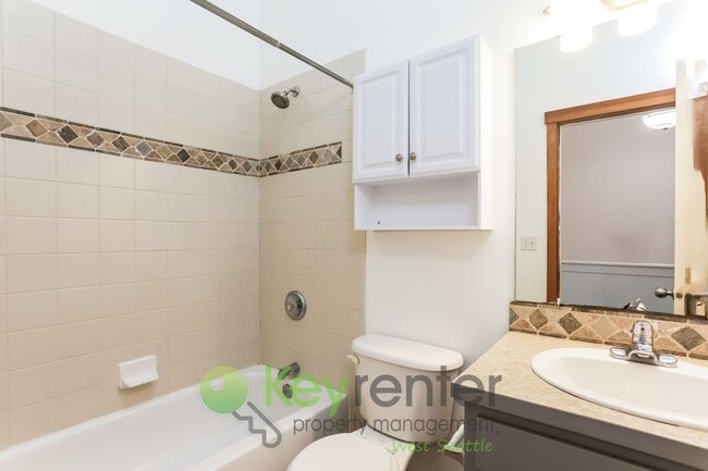 8450B 25th Ave SW