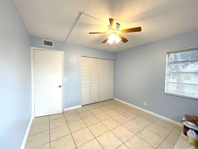 Photo - 501 W Kalmia Dr Unit 1