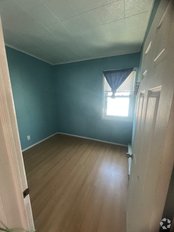 Building Photo - 142 Baitz Ave Rental