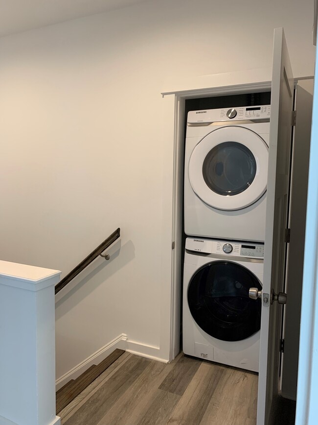 Photo - Busy Corner Unit 204