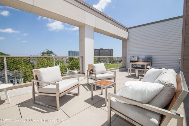 Building Photo - 601 Heck St Unit 307