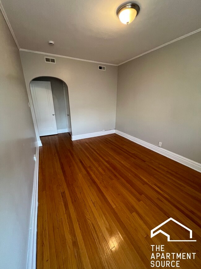 Photo - 2140 Clarence Ave Unit 2S