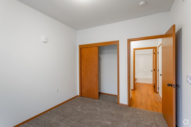 Spruce - Layout A - 2BR, 2BA - 950 SF