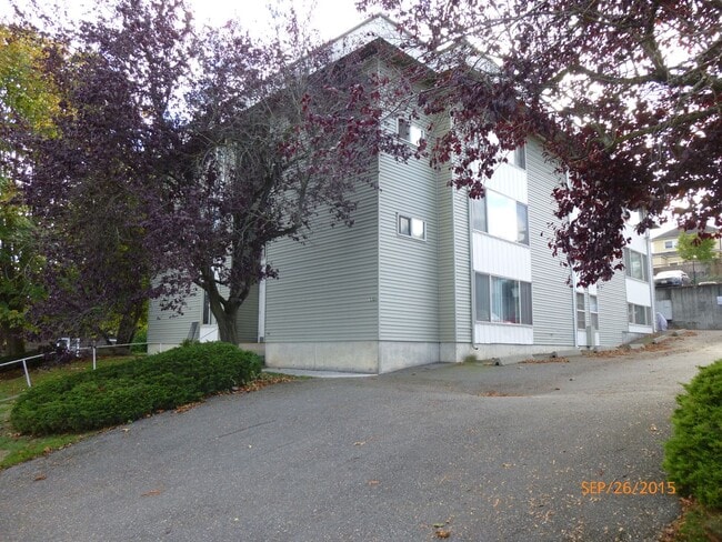 Building Photo - Newly Renovated 1-Bedroom Apartment in the Heart of Everett Unit 01