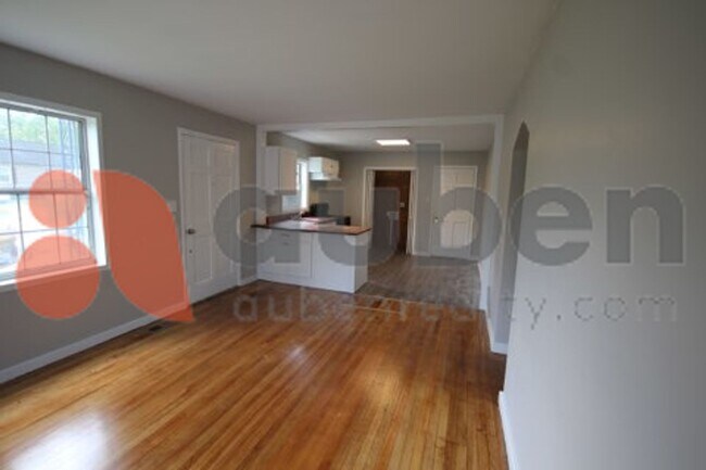 5003 Carolyn Ln