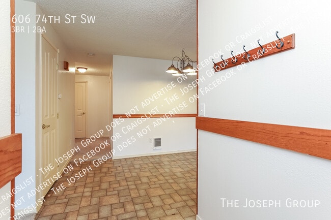 Photo - 606 74th St SW